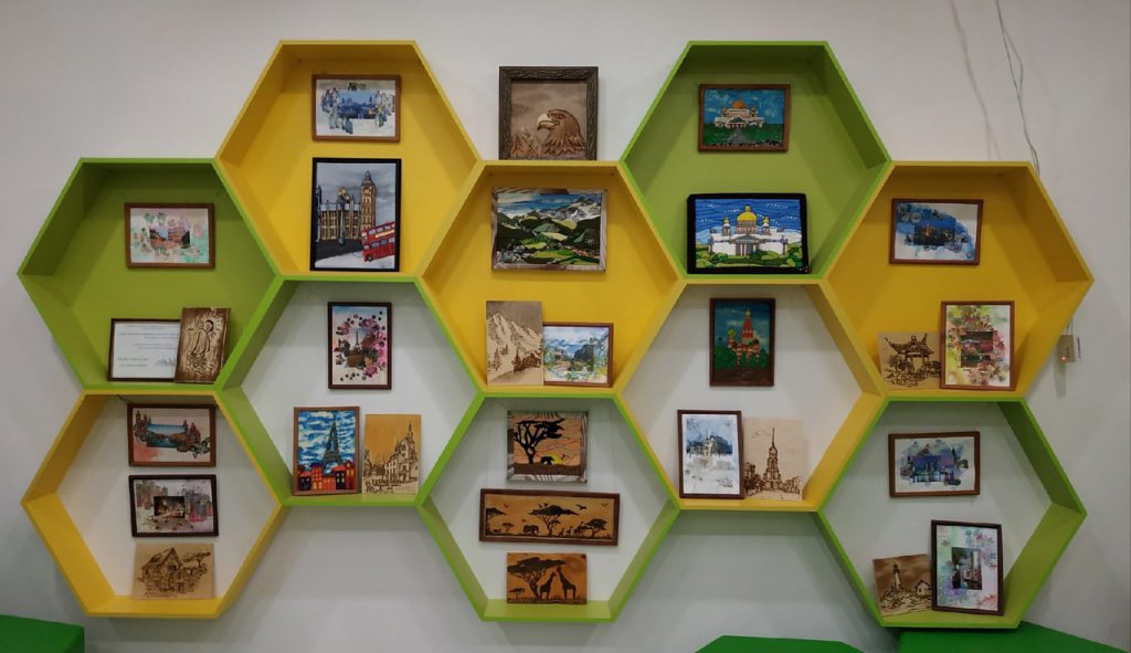 Выставка творческих работ учащихся Центра детского творчества в Филиале №1 Центральной библиотеки