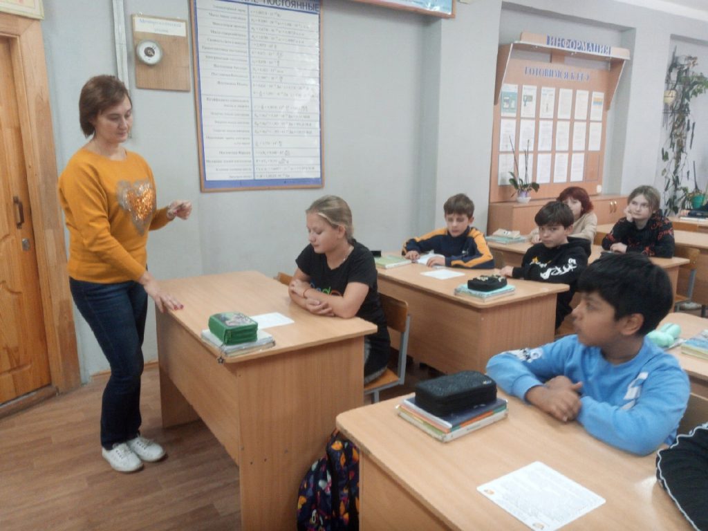 17 октября руководитель городской службы медиации (примирения) провела игру для учеников шестых классов 